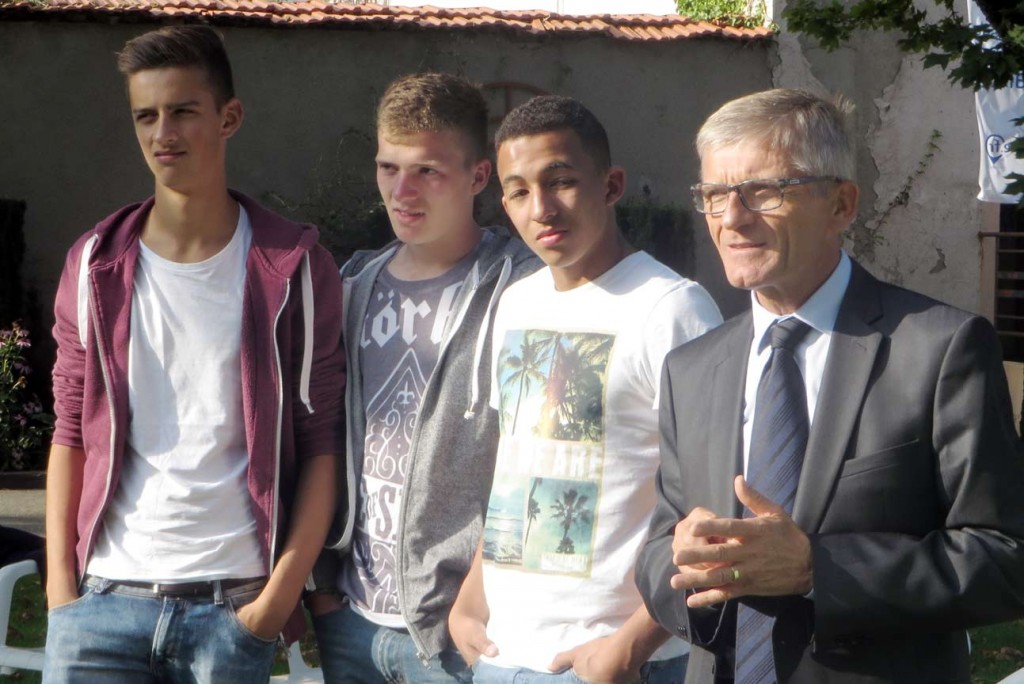 Robin, Nick, Jassin und Bürgermeister Fernand Lormant