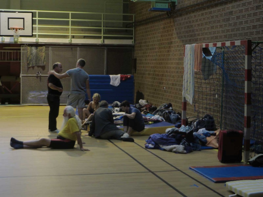 Abendlager in gewohnter Sporthallenatmosphäre